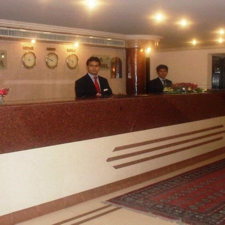 Hotel Crown Plaza Лахор Экстерьер фото