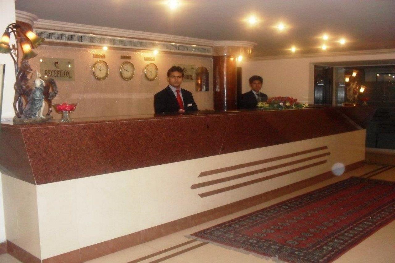Hotel Crown Plaza Лахор Экстерьер фото